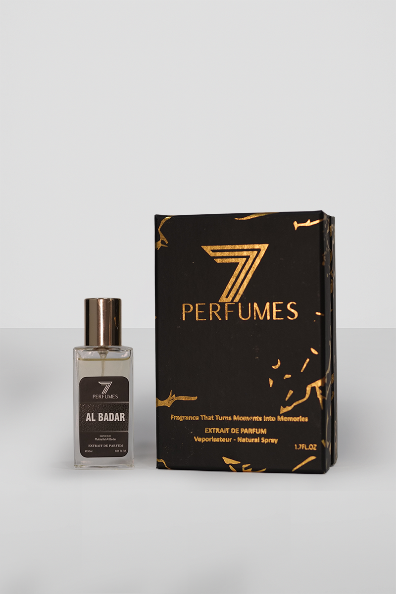 7Perfumes Al Badar – The 30ml bottle offers a rich and warm fragrance with oud, saffron, and rose in a convenient size for daily luxury.