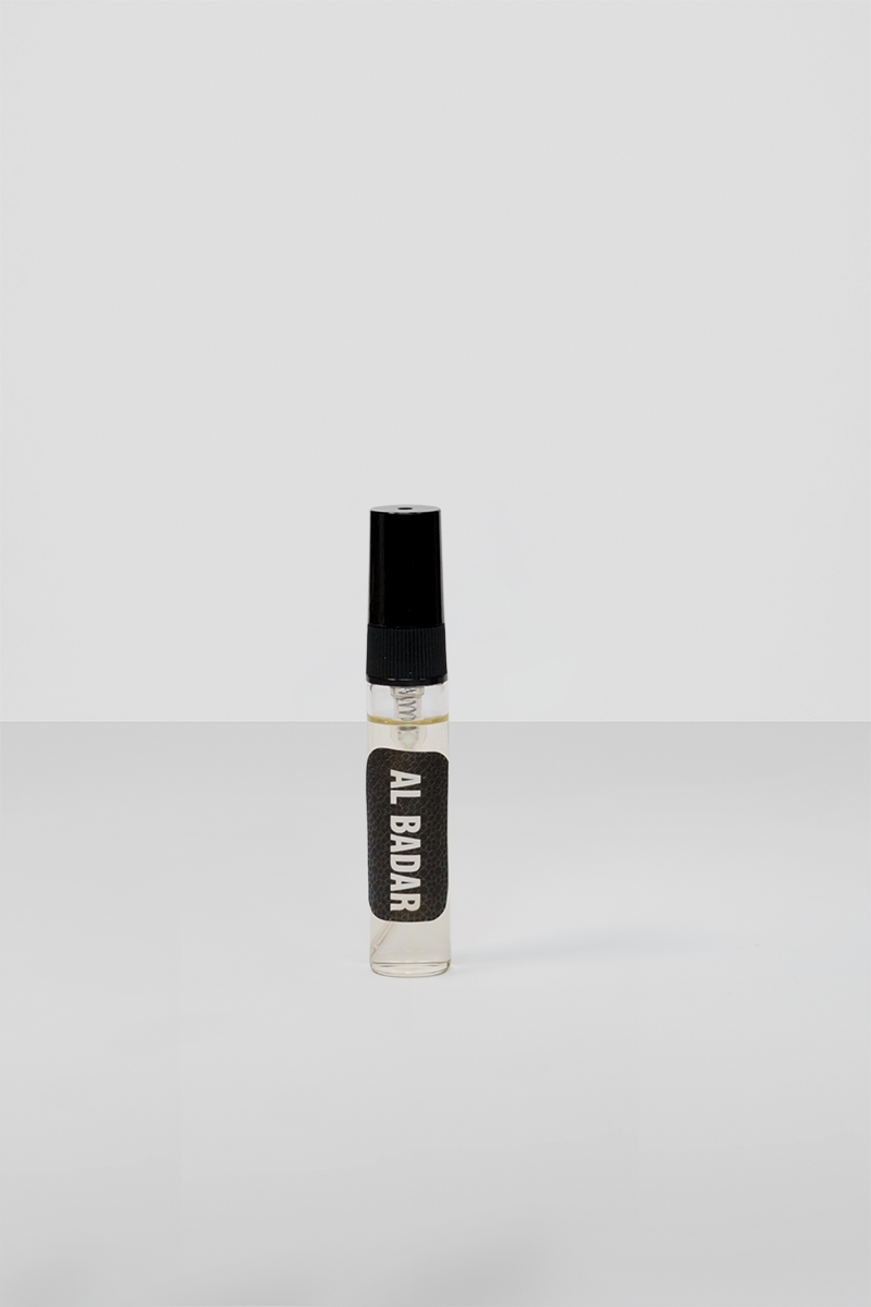 "7Perfumes Al Badar – The 5ml bottle with Mukhalat Al Bader-inspired oriental richness, perfect for sampling or gifting."