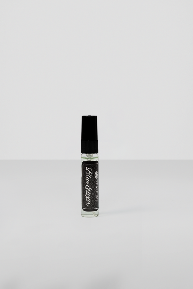 "7Perfumes Blue Elixir – The 5ml bottle, a travel-friendly size offering a fresh citrus-woody scent inspired by Bleu de Chanel, ideal for sampling or gifting."